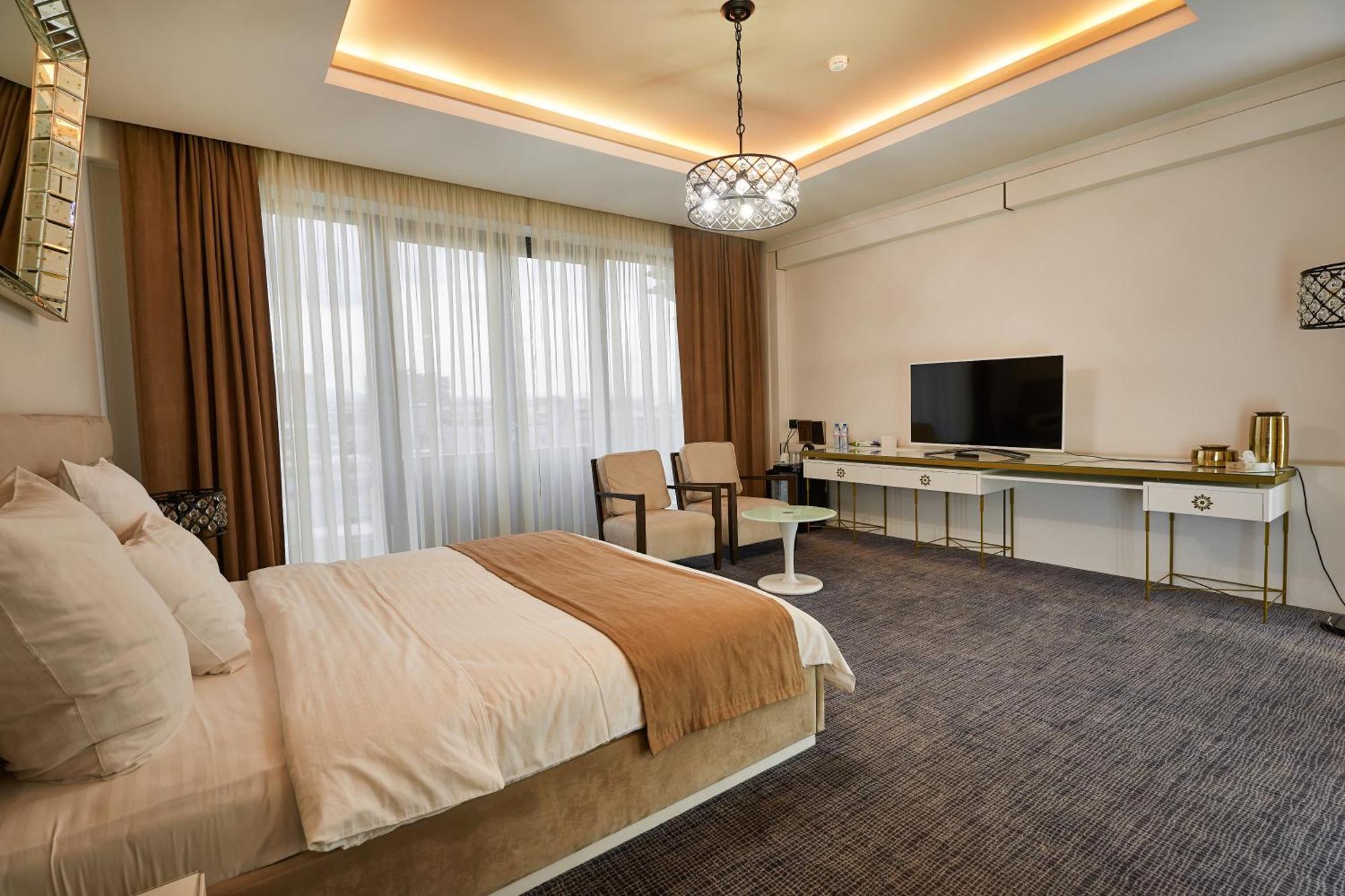 Aghababyan'S Hotel Ereván Exterior foto A bedroom at the hotel