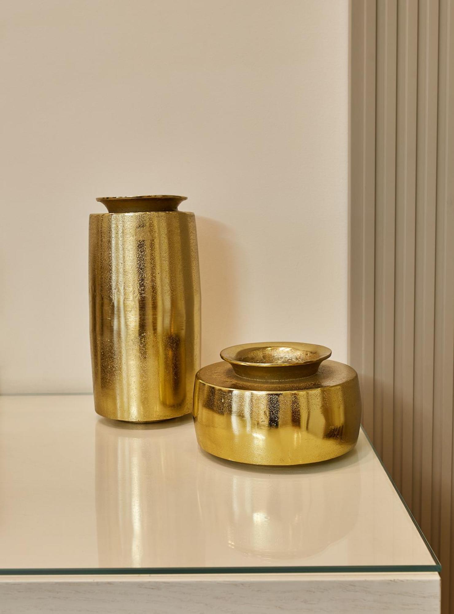 Aghababyan'S Hotel Ereván Habitación foto Gold ceramic vases