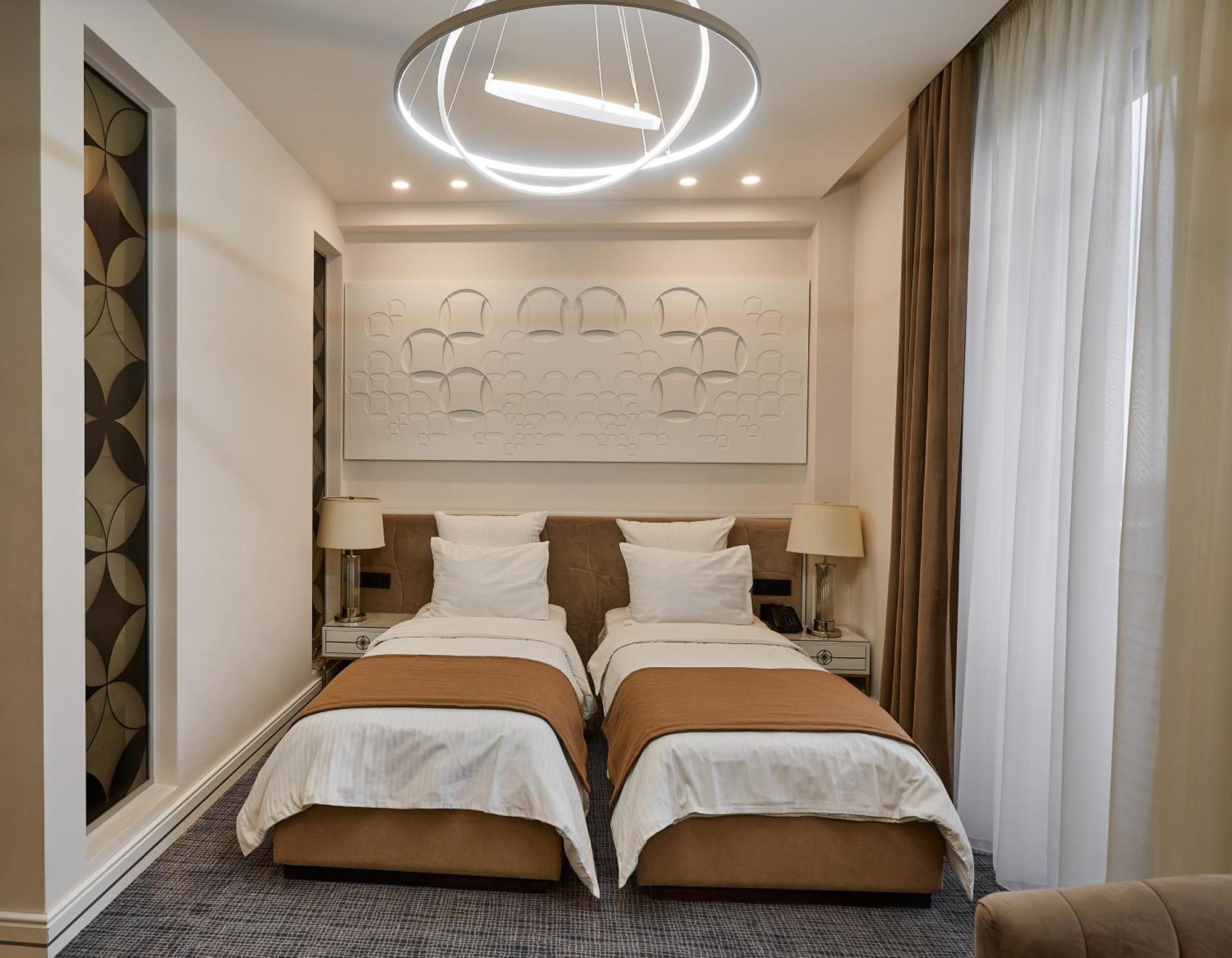 Aghababyan'S Hotel Ereván Habitación foto A room at the hotel